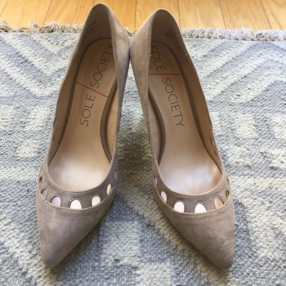 SOLE SOCIETY - tan/taupe suede kitten heels NEW!!!